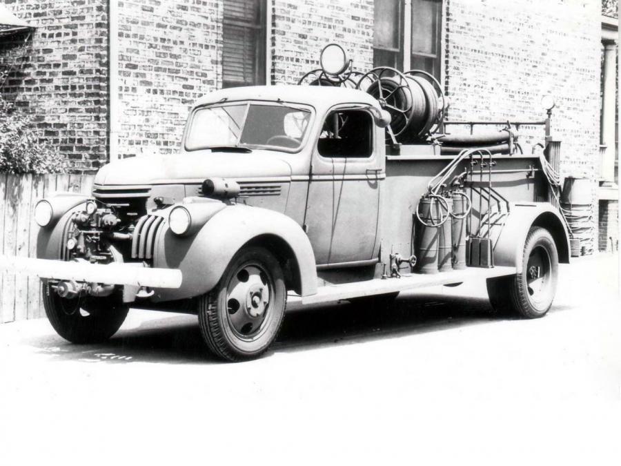  Chevrolet Class 300 Firetruck by Darley 1942 года  (фото 1 из 1)